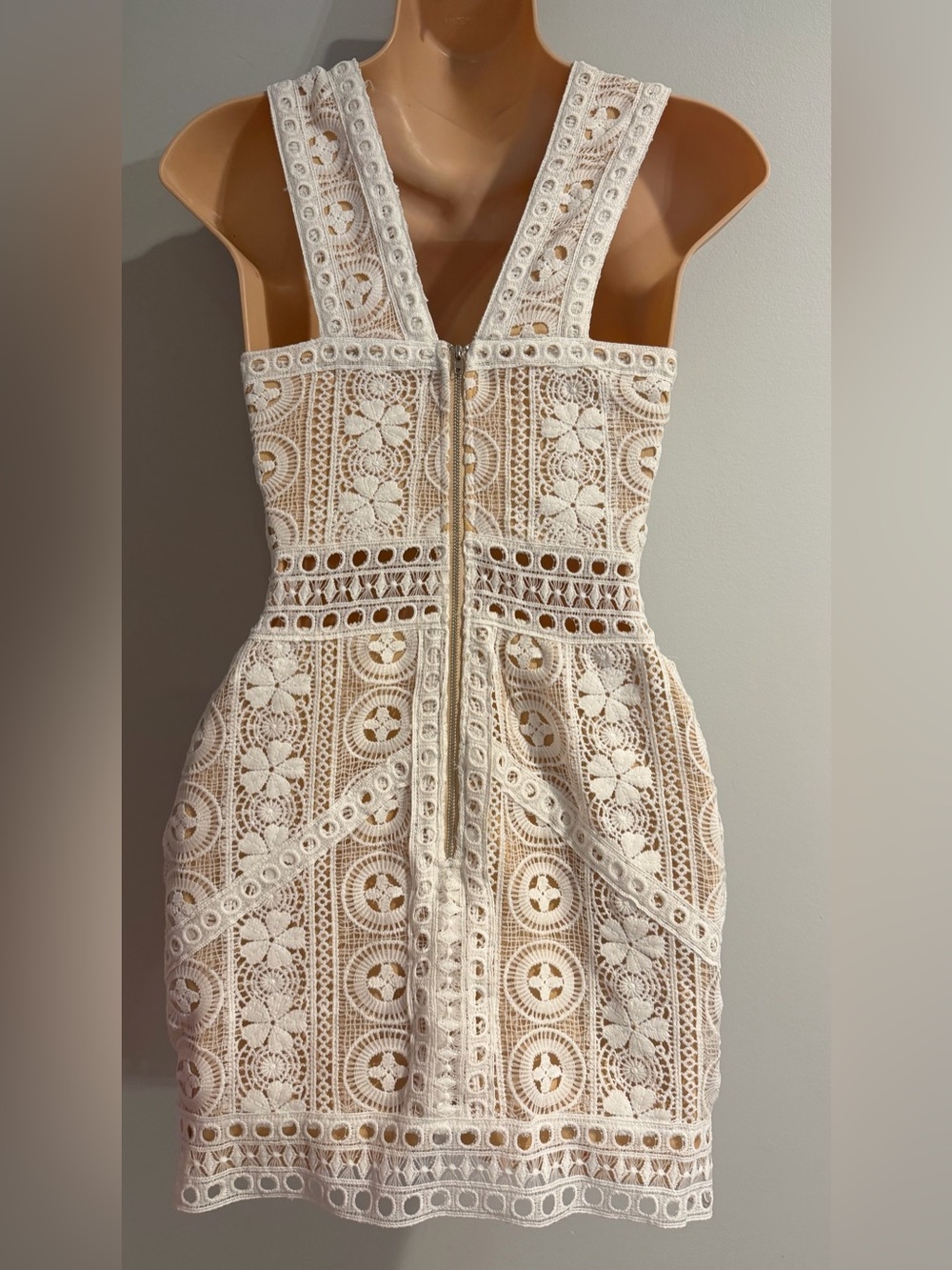 SUPERDOWN Revolve Pauline High Neck White Lace Mini Dress size XS Wedding Party - Picture 4 of 8